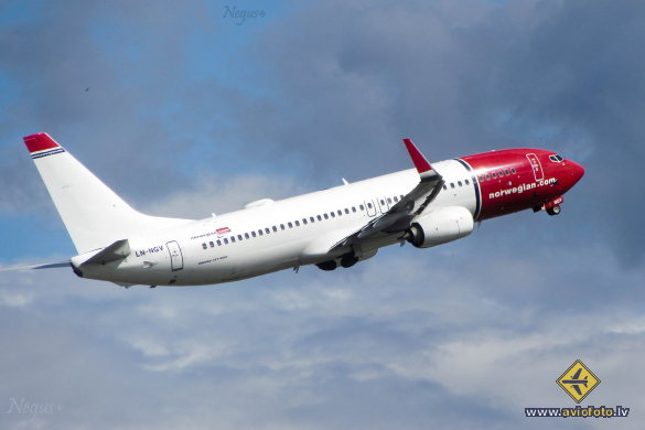 Boeing 737-8JP